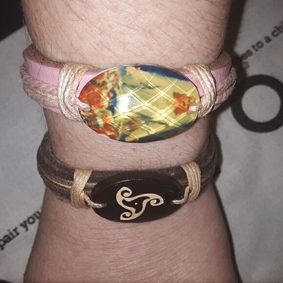 2 adjustable thick leather Hawaiin bracelets - Picture 1 of 6